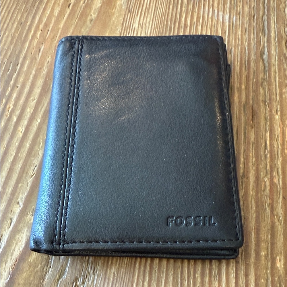 Fossil Men's Rich black Leather wallet, ID & Card Holder